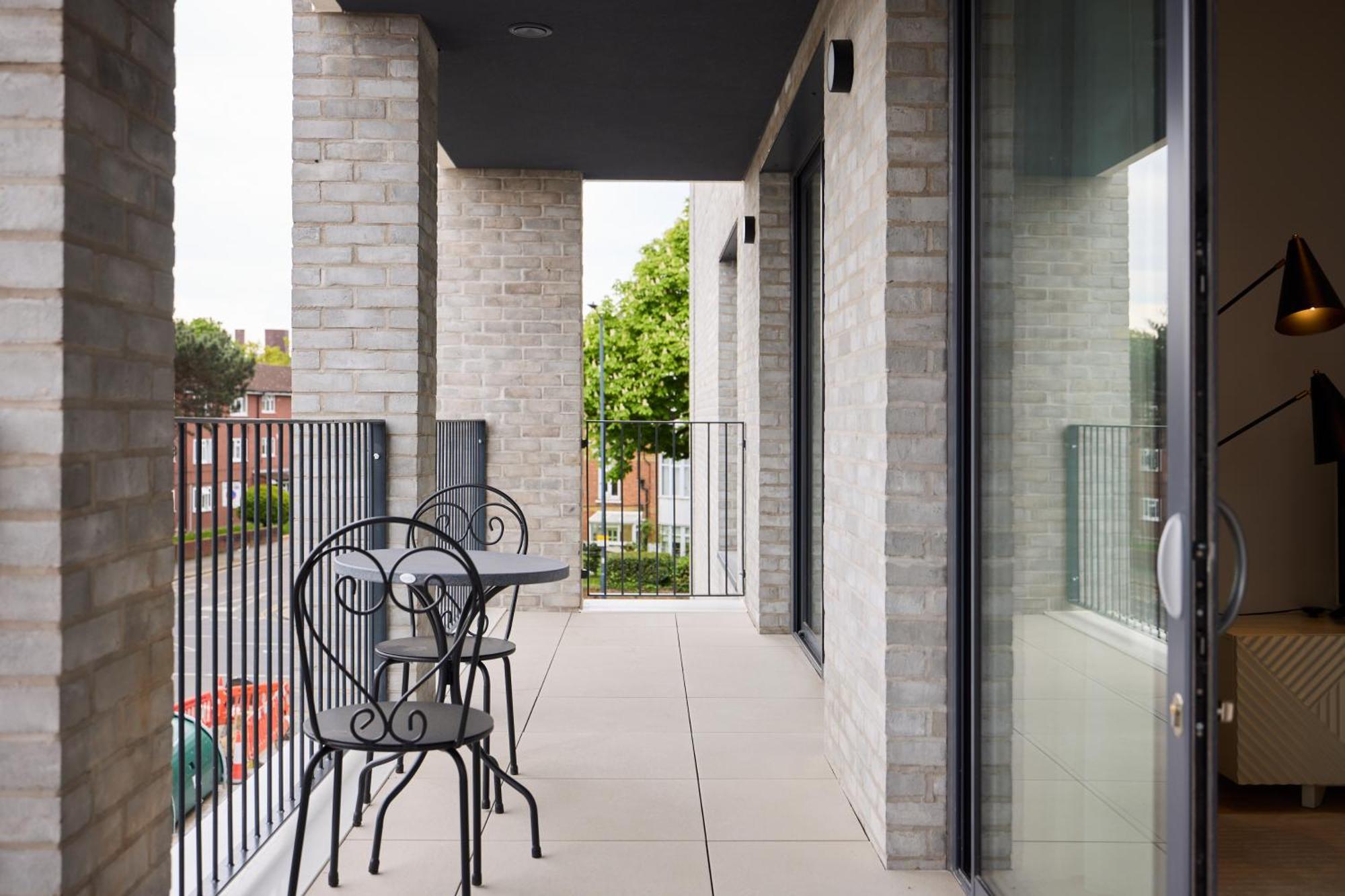 The Brondesbury Scenery - Bright 1bdr Flat With Balcony & Parking London