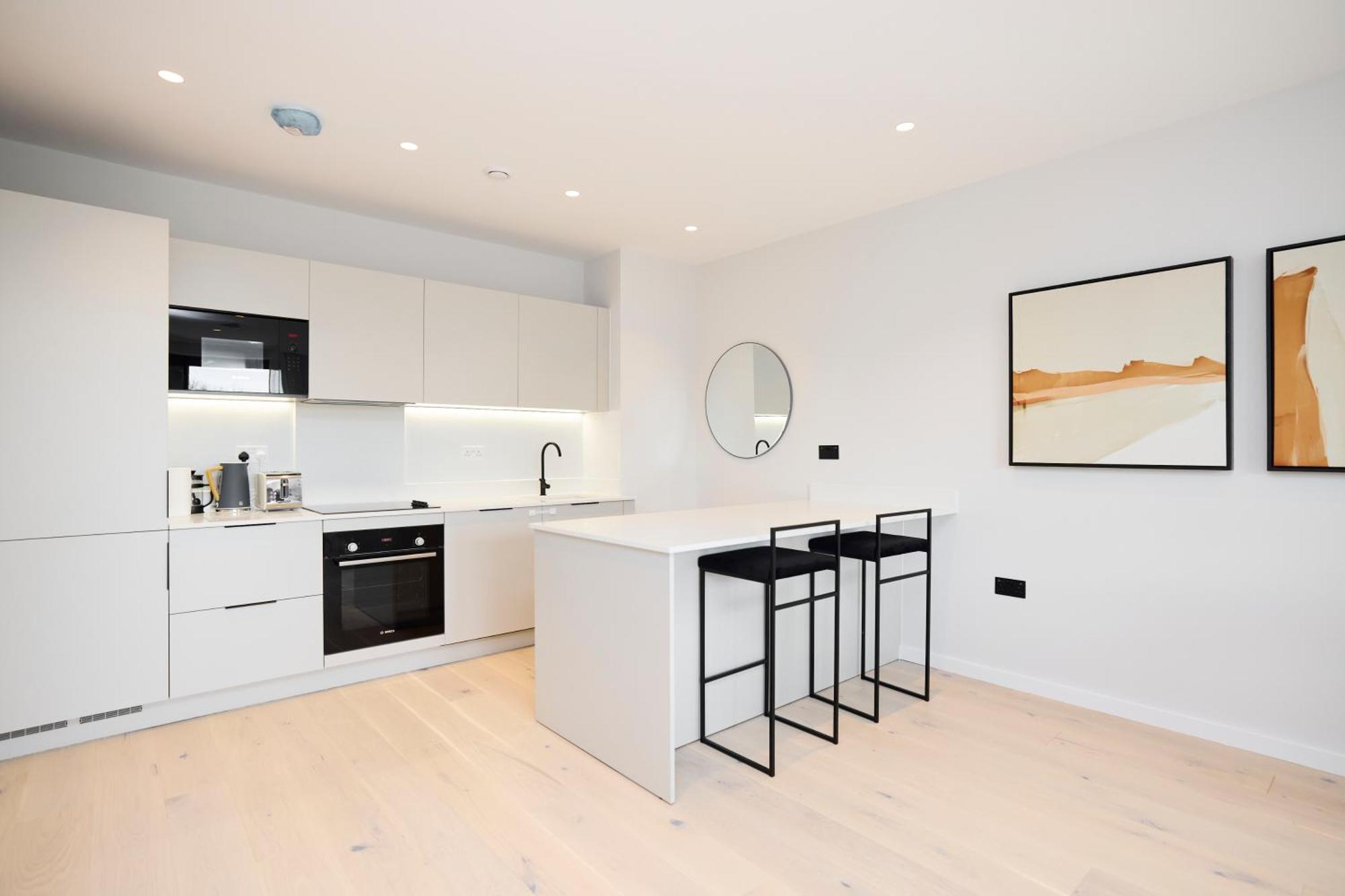 The Brondesbury Scenery - Bright 1bdr Flat With Balcony & Parking Apartment *