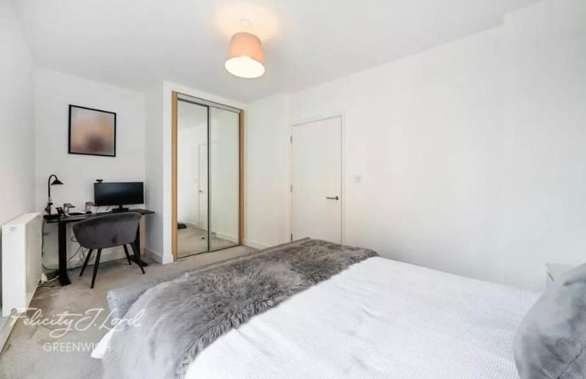 Cosy Near O2 Apartment London