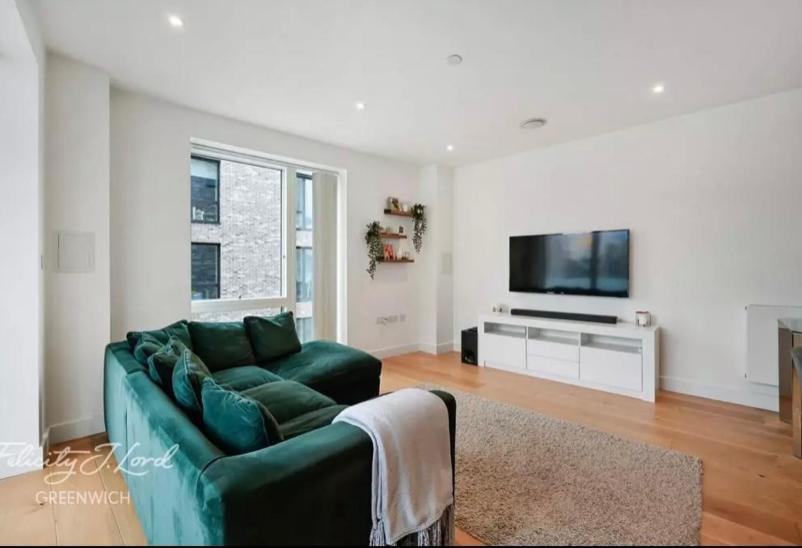 Cosy Near O2 Apartment London