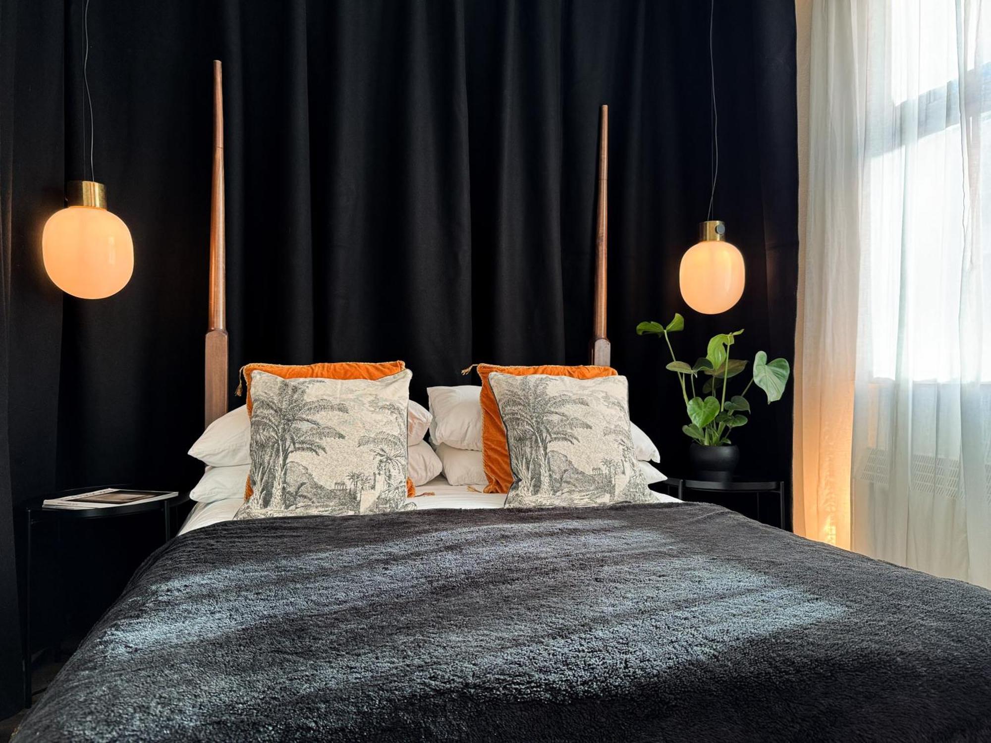 Apartamento Tranquil Oasis W 100inch Cinema & Hammock, By The Design Traveller *