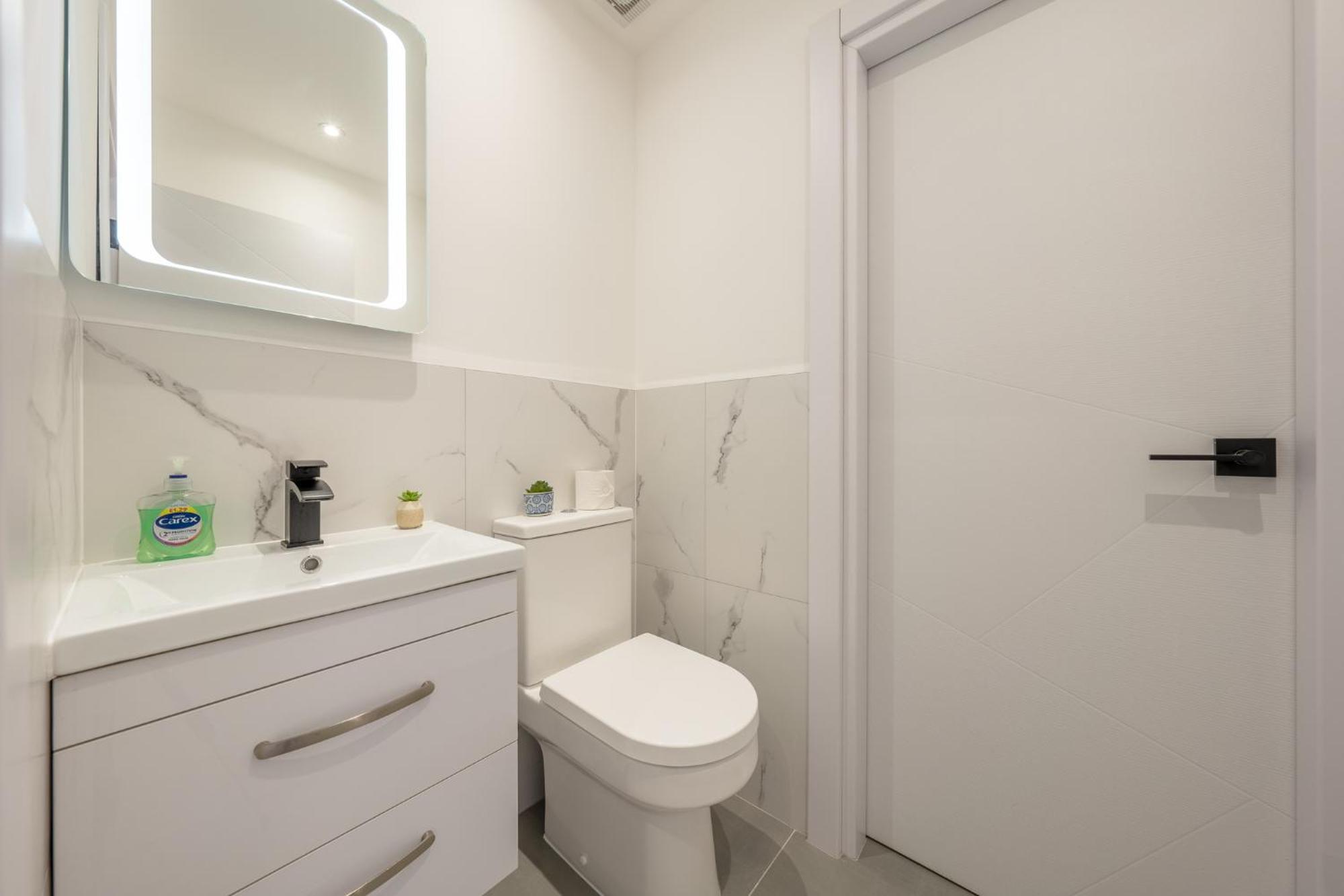 6 - West Brand New Loft * London