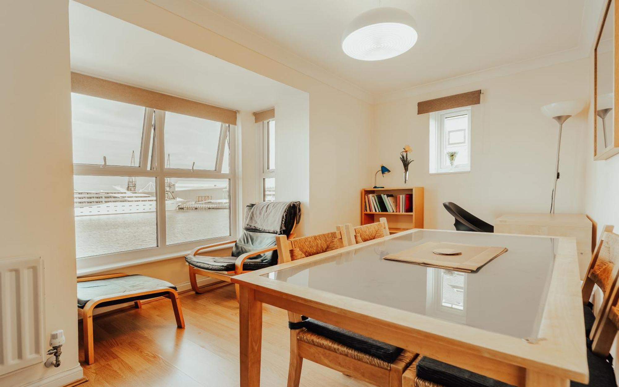 Apartment Luxury Riverview Apartment: Excel & Canary Wharf Proximity London