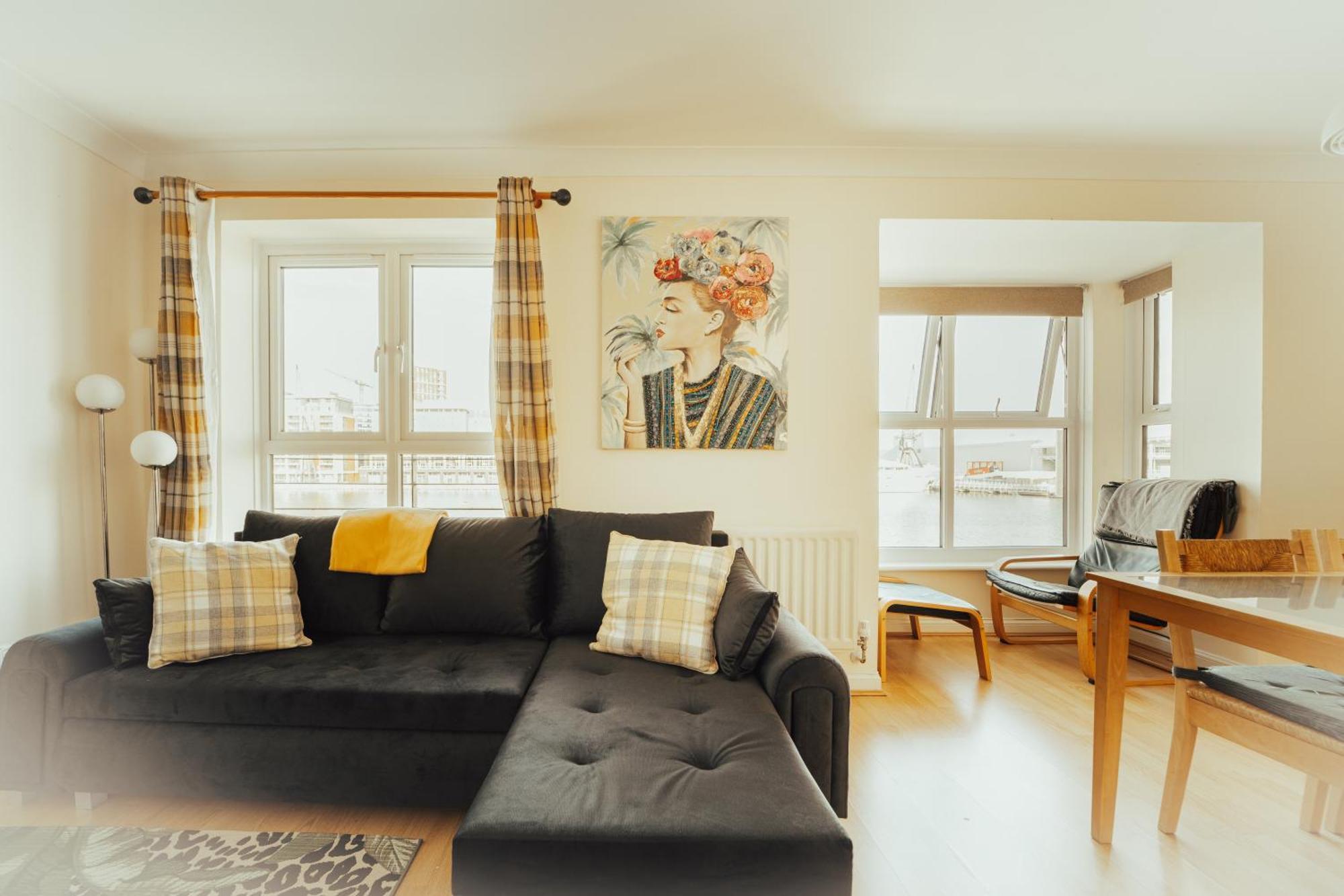 Apartment Luxury Riverview Apartment: Excel & Canary Wharf Proximity *