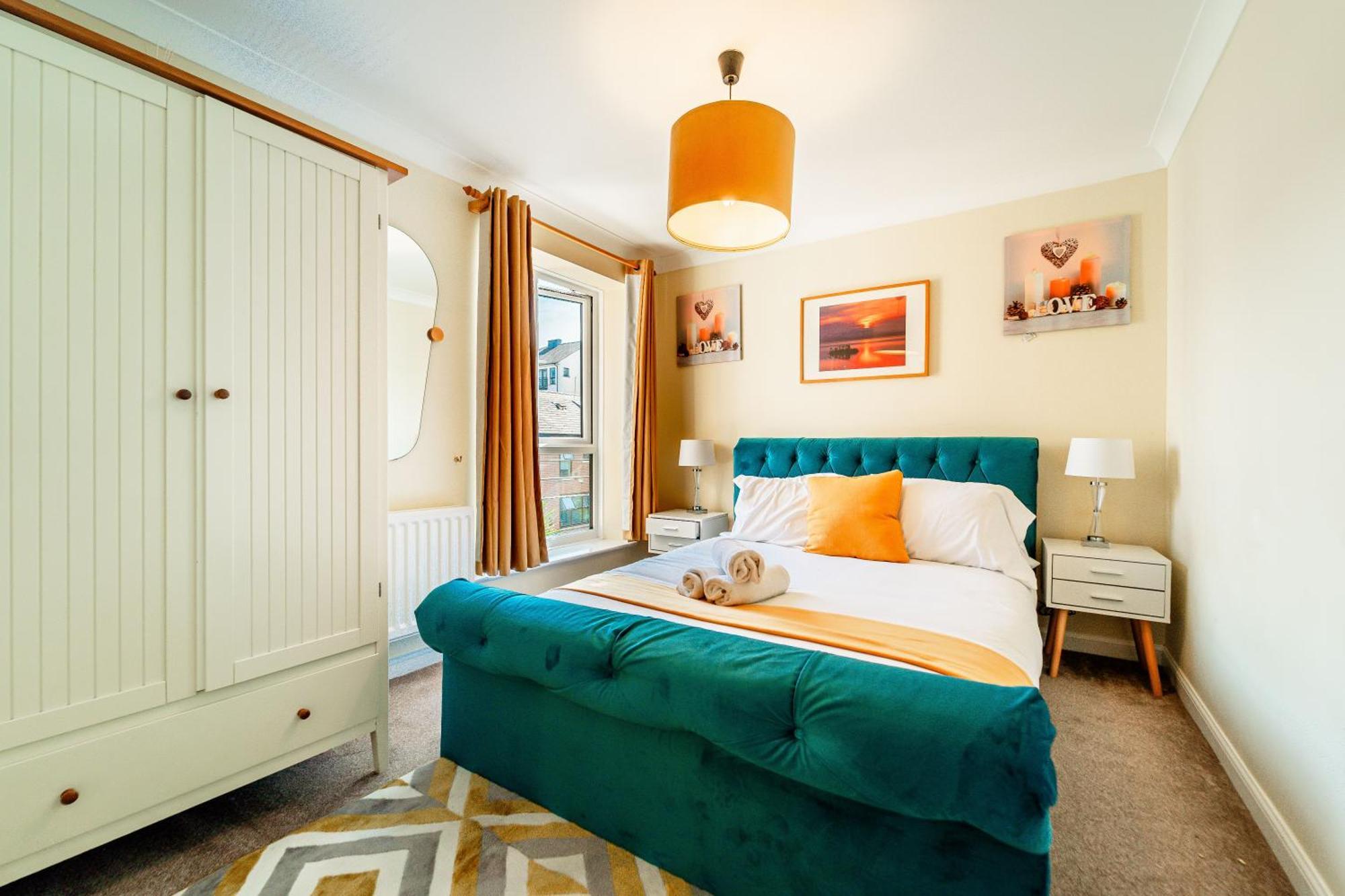 Luxury Riverview Apartment: Excel & Canary Wharf Proximity Apartment London