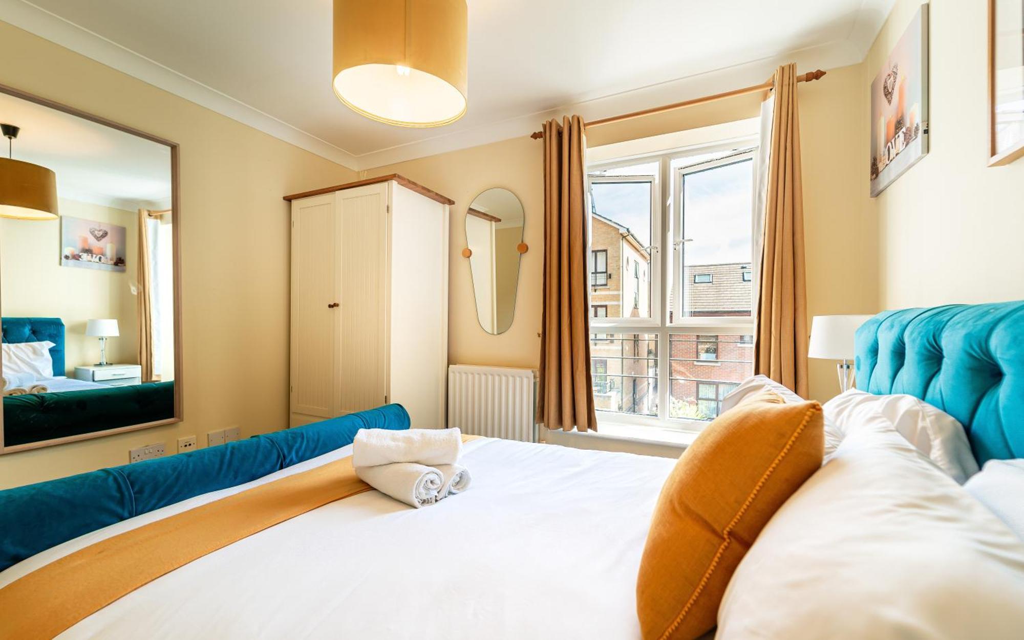 Luxury Riverview Apartment: Excel & Canary Wharf Proximity * London