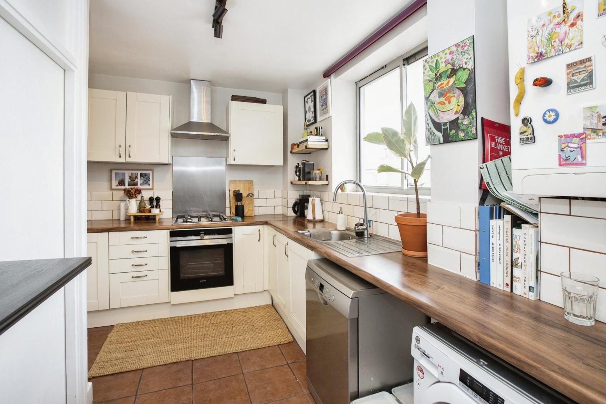 Bright And Spacious Flat Near Victoria Park Apartment