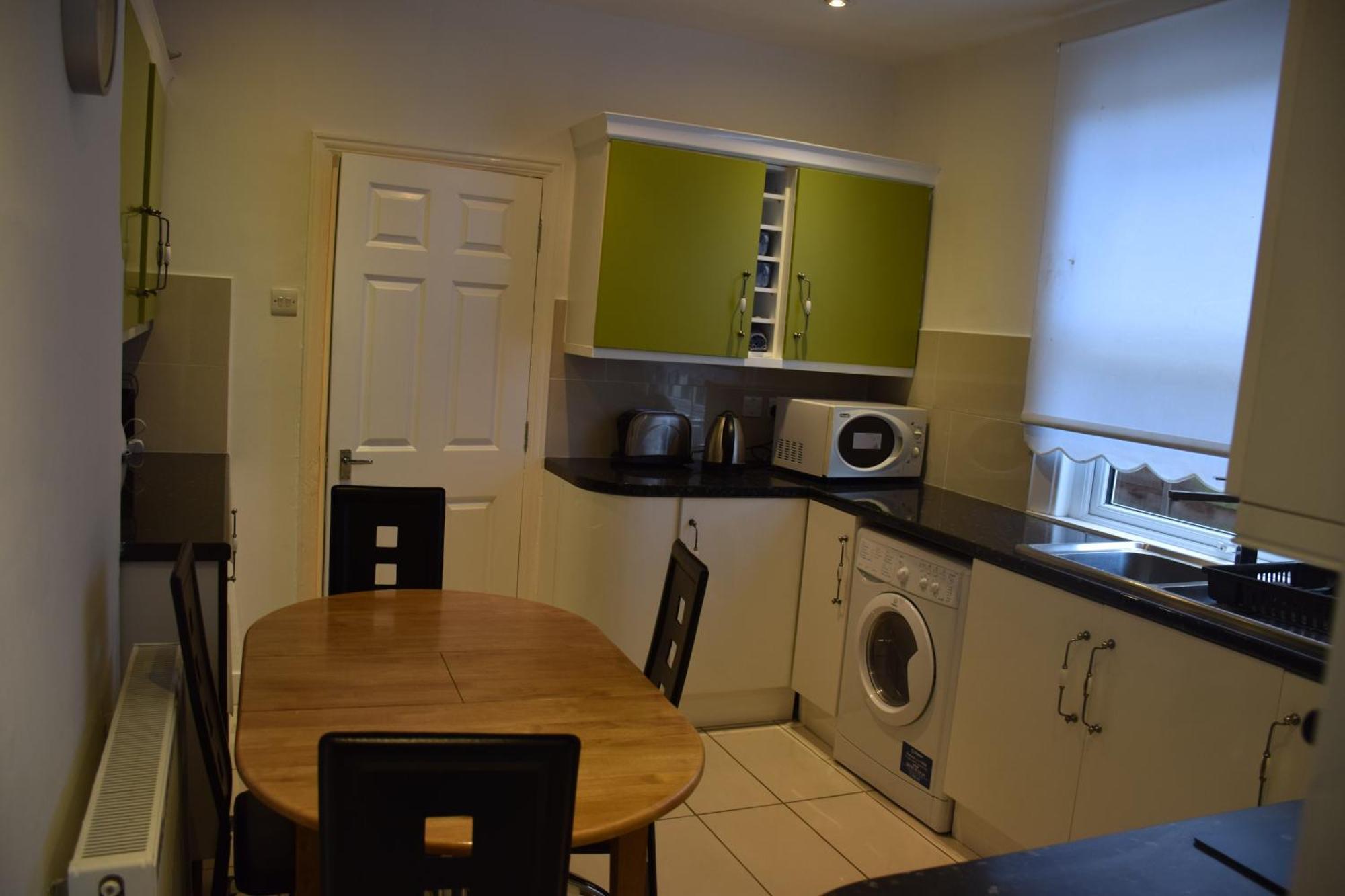 Bedroom Flat Colliers Wood Apartment *