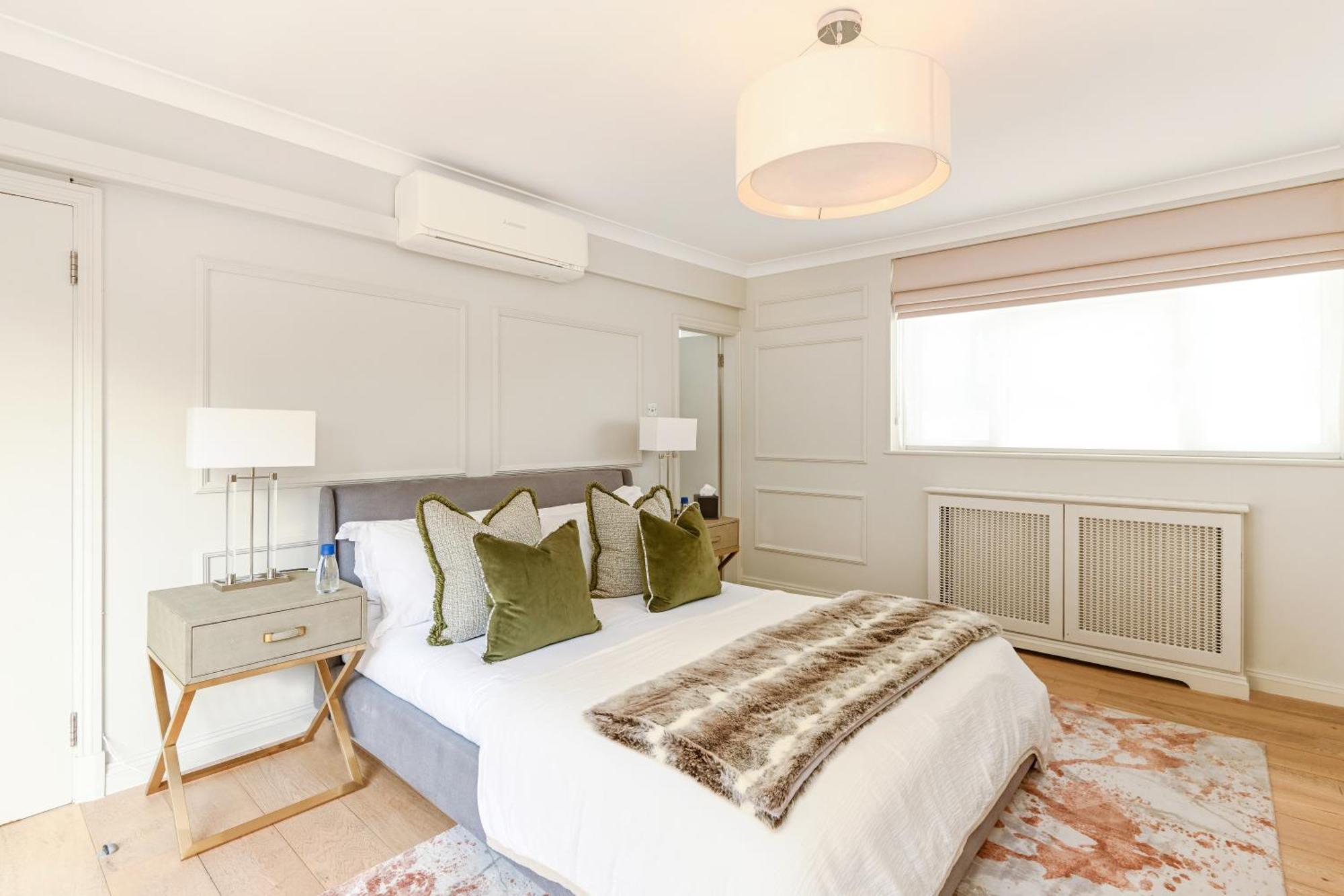 Buckingham & Lloyds 5*