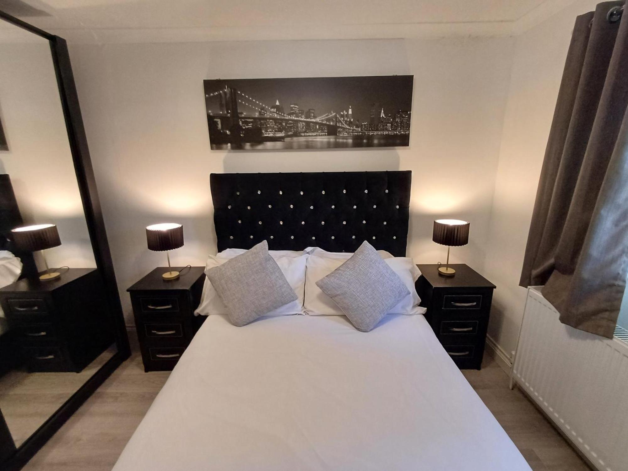 Fantastic Cozy 3bed Hse Excel Free Parking Wifi Sleeps 6 Apartment *