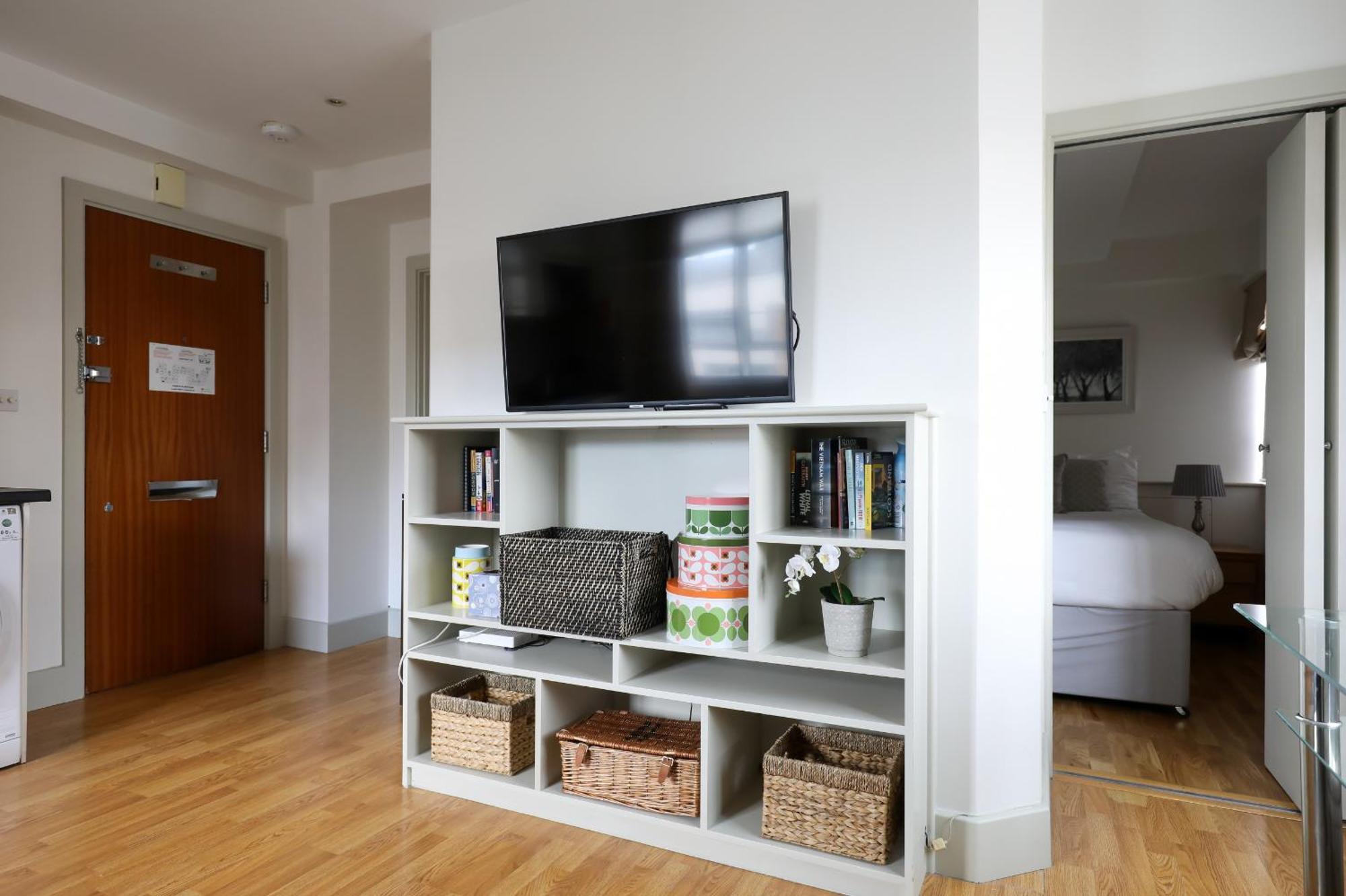 Classic South Kensington Nell Gwynn Apartment London