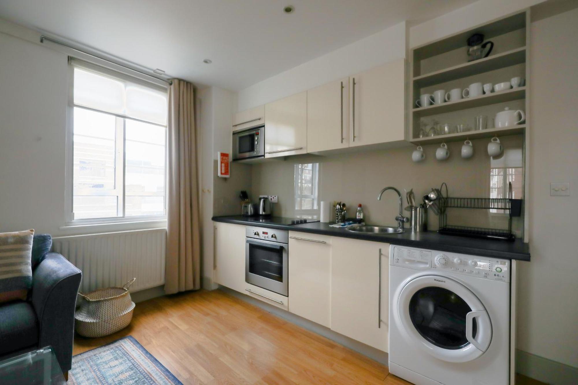 Classic South Kensington Nell Gwynn Apartment *