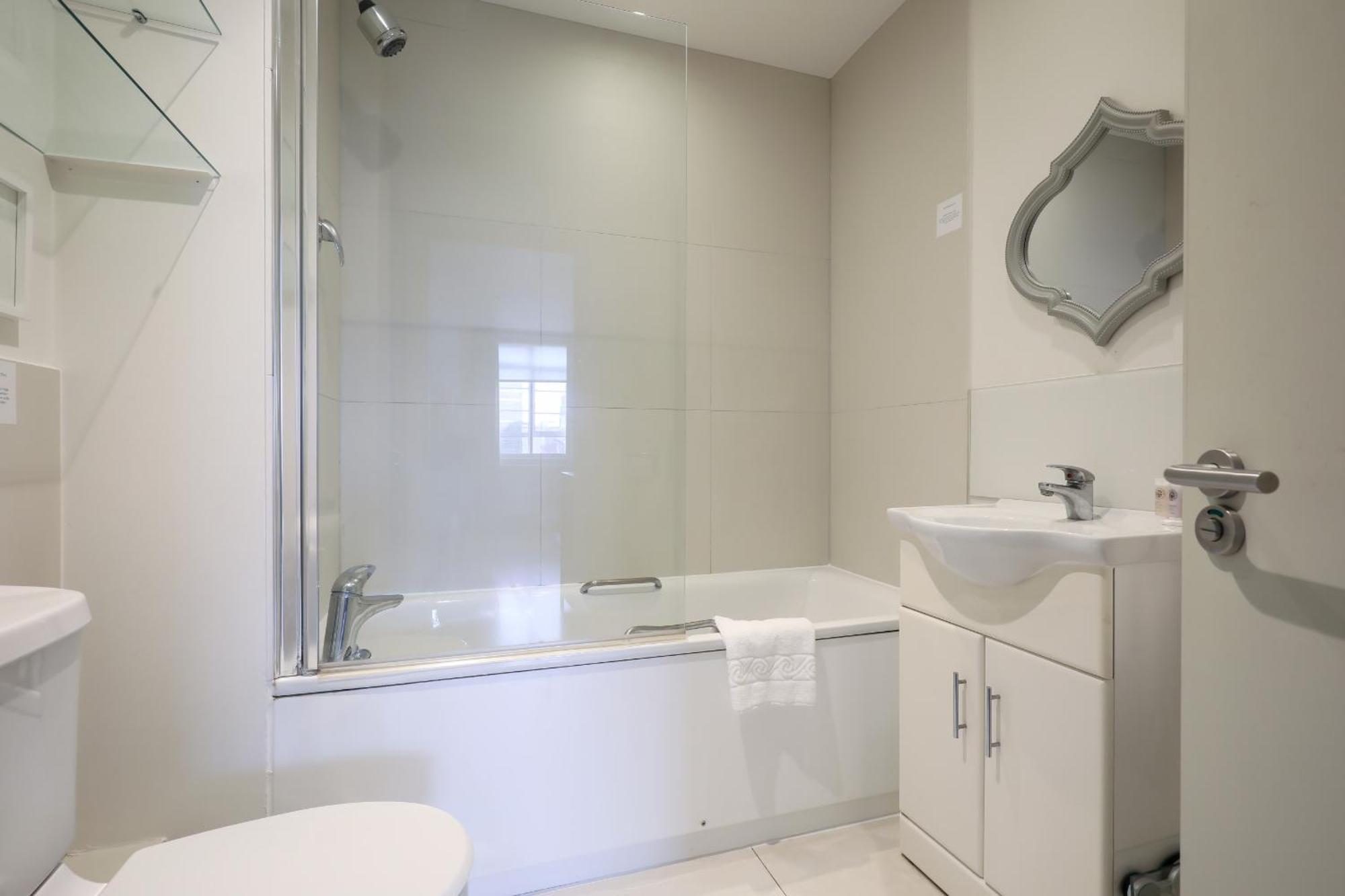 Classic South Kensington Nell Gwynn Apartment London