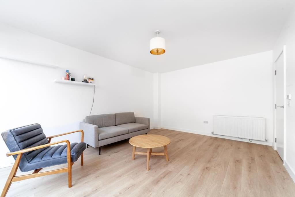 Chic & Spacious 2-bed 2-bath In Seven Sisters Apartment