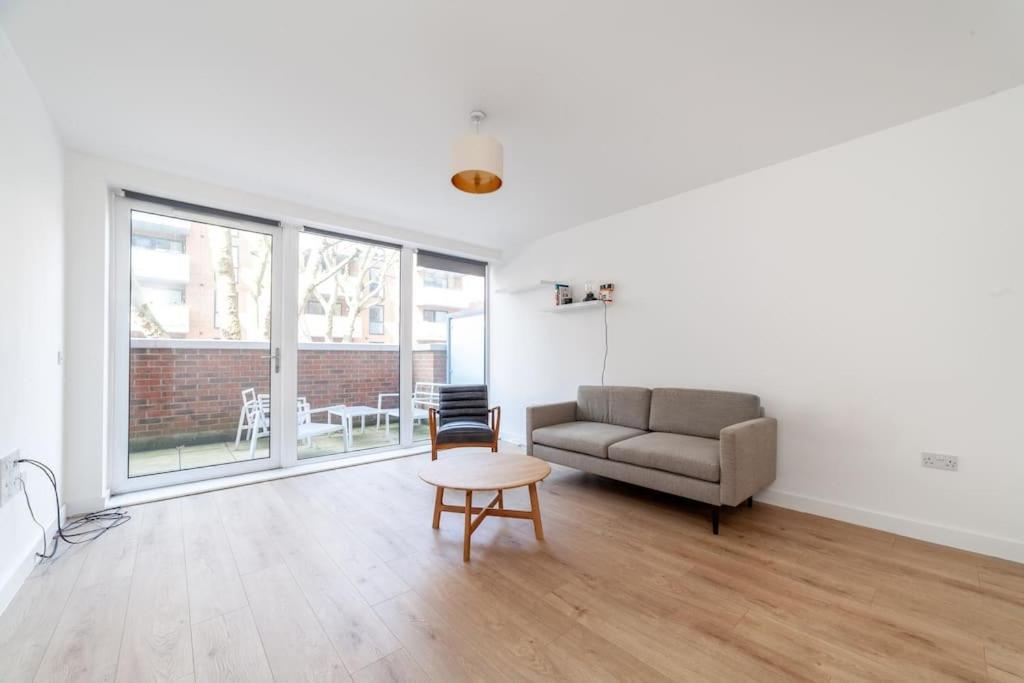 Chic & Spacious 2-bed 2-bath In Seven Sisters Apartment *