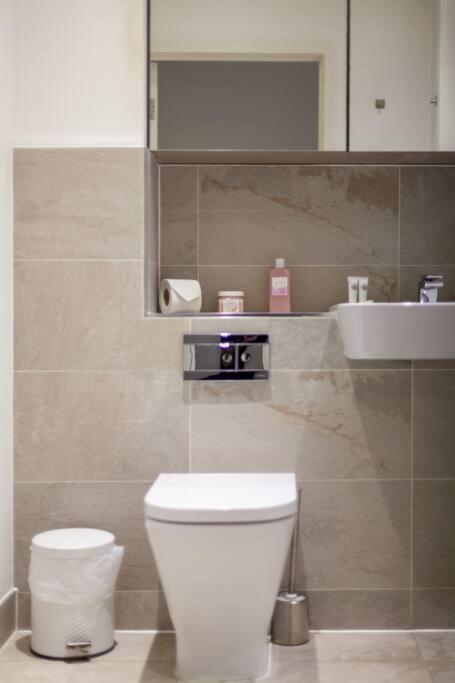 Apartment Chic & Spacious 2-bed 2-bath In Seven Sisters London