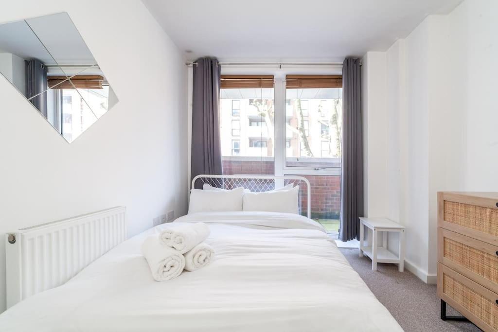 Chic & Spacious 2-bed 2-bath In Seven Sisters Apartment *