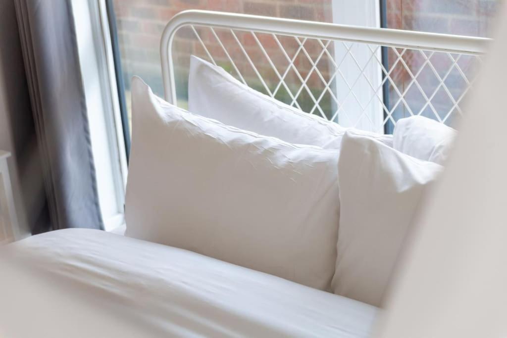 Chic & Spacious 2-bed 2-bath In Seven Sisters *