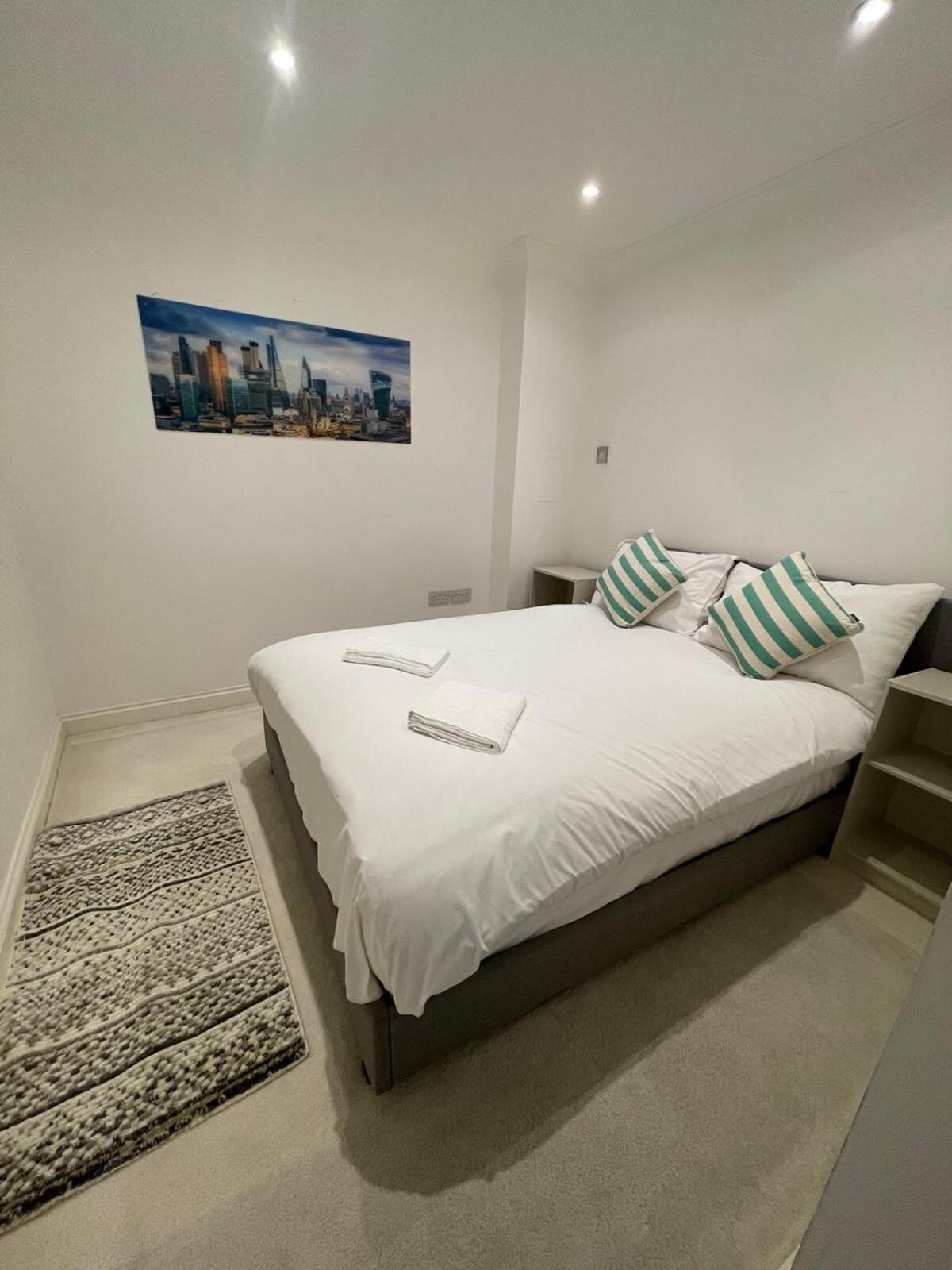 St Paul's Apartment *