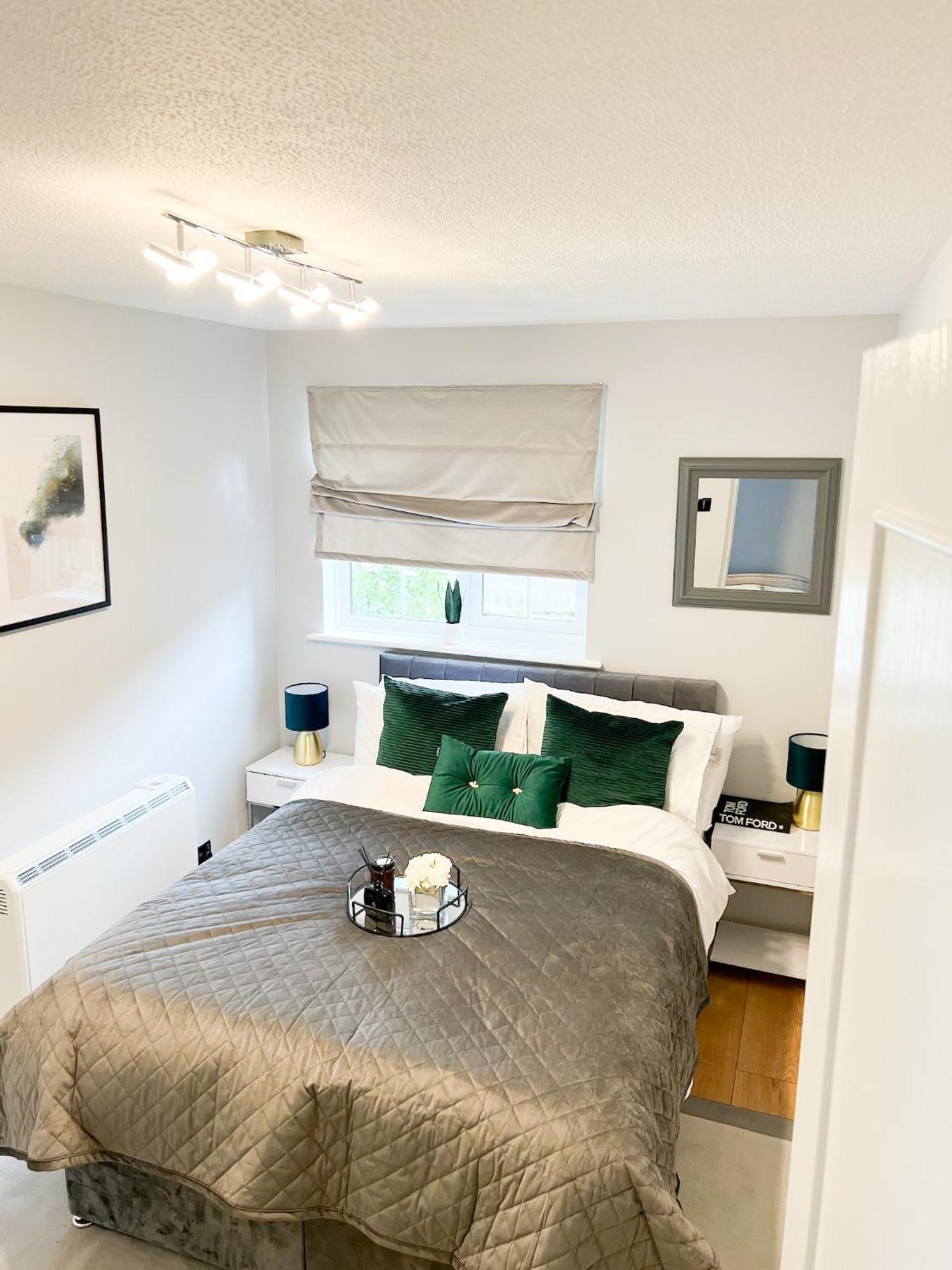 Beautiful In Beckton With Private Entrance And Garden *