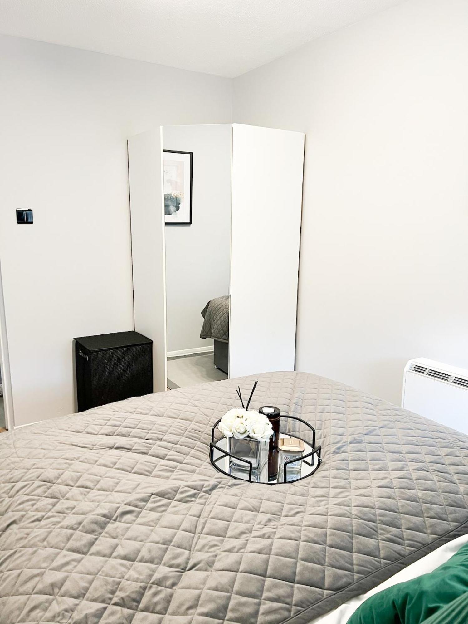 Beautiful In Beckton With Private Entrance And Garden Apartment London