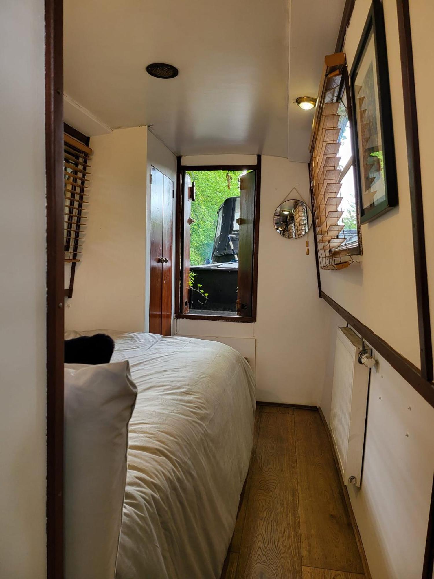 Lovely Canal Boat In Little Venice For Family & Friends
