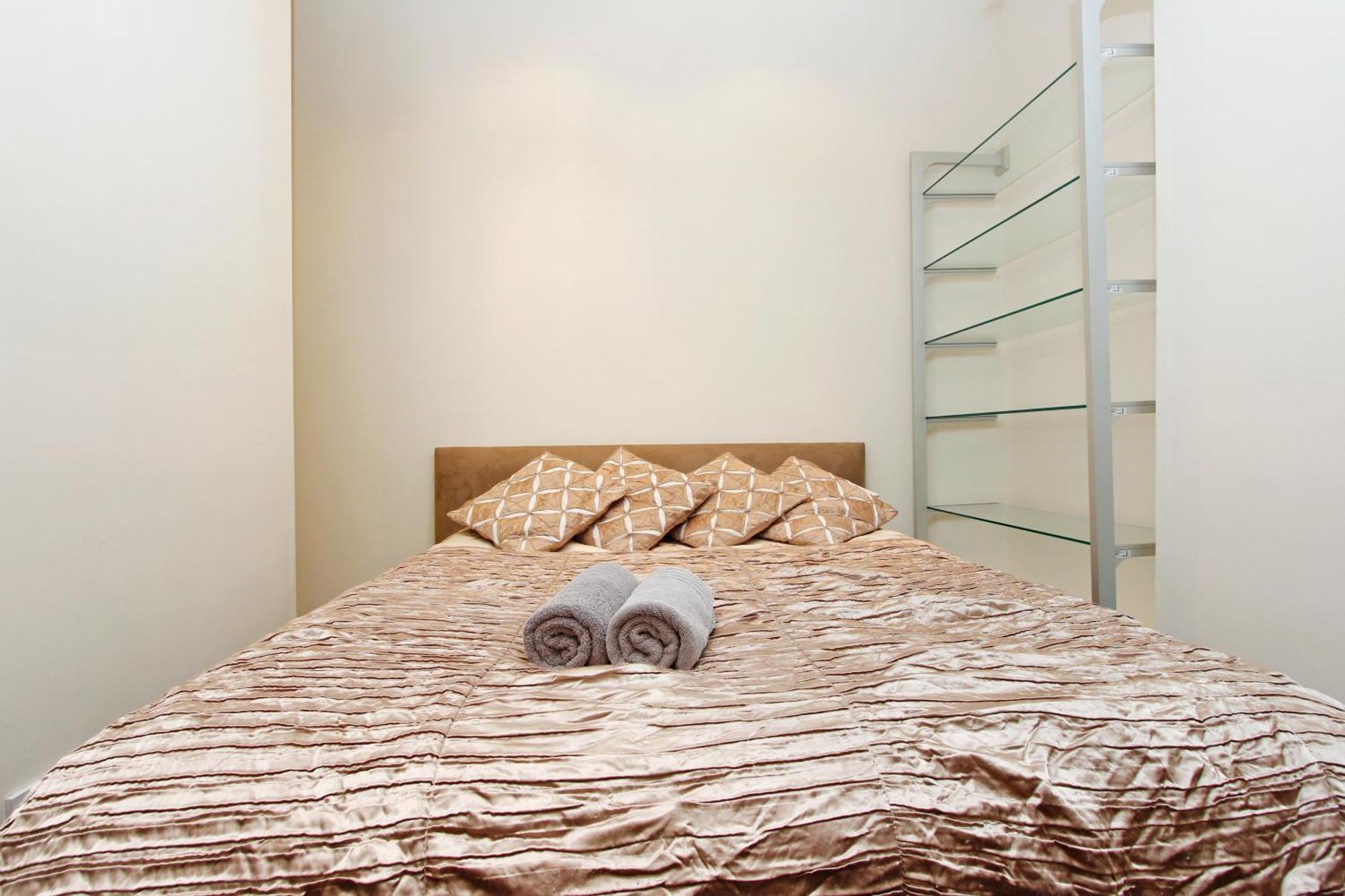 Apartment At Camden Square