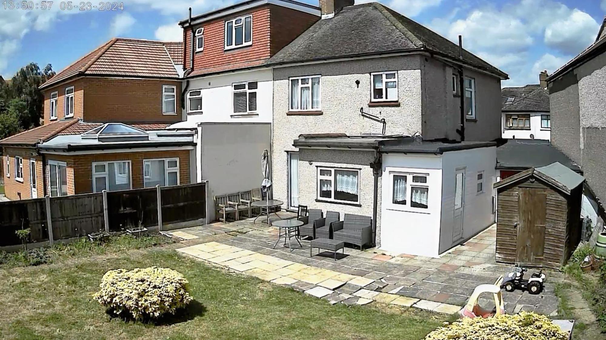 Barking House Sleeps 11 - Parking - Train Tube - Airport Holiday home *