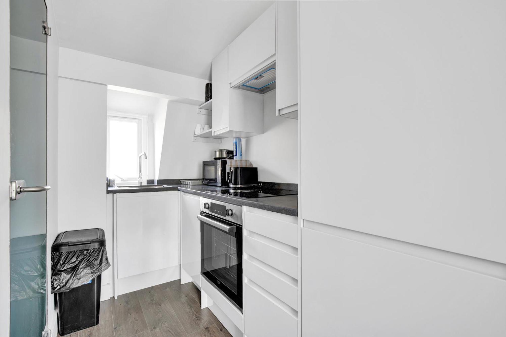 Skyline Apartment *