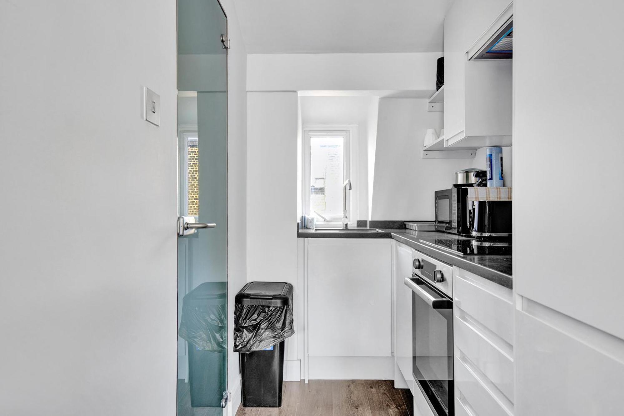 Skyline Apartment *