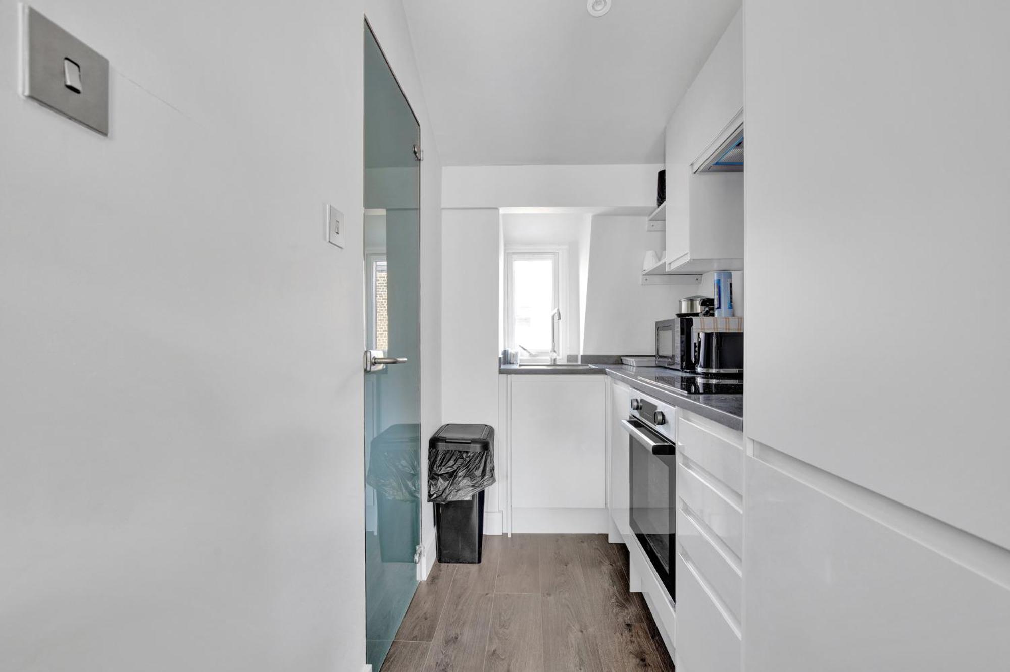 Skyline Apartment *