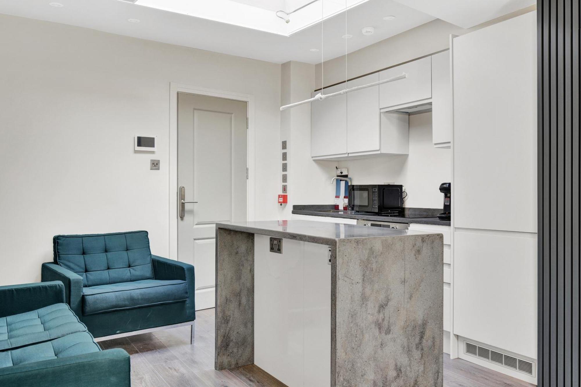 Skyline Apartment *