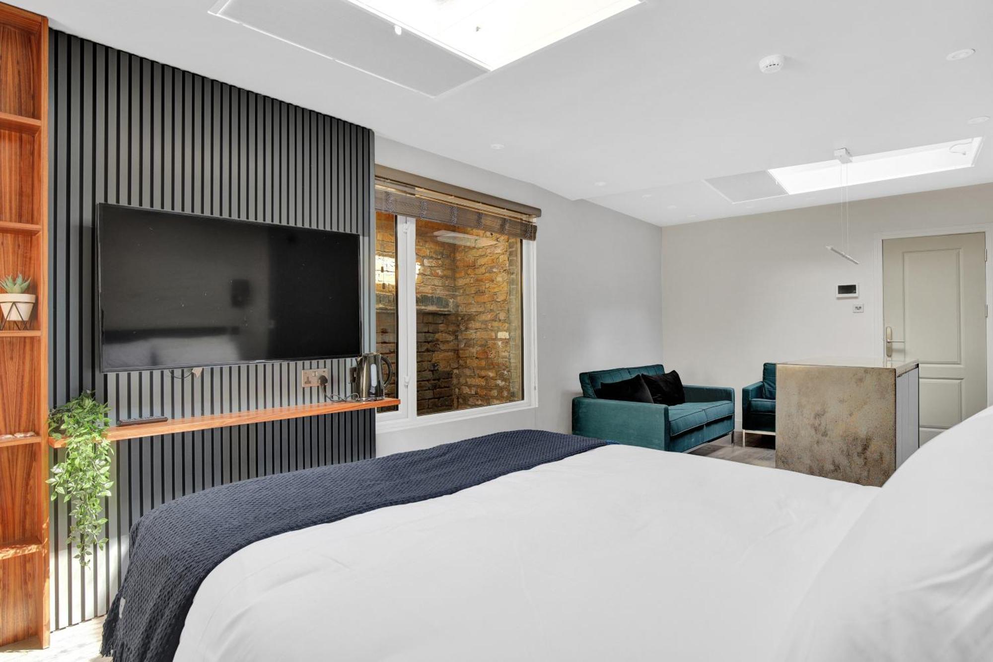 Skyline Apartment *
