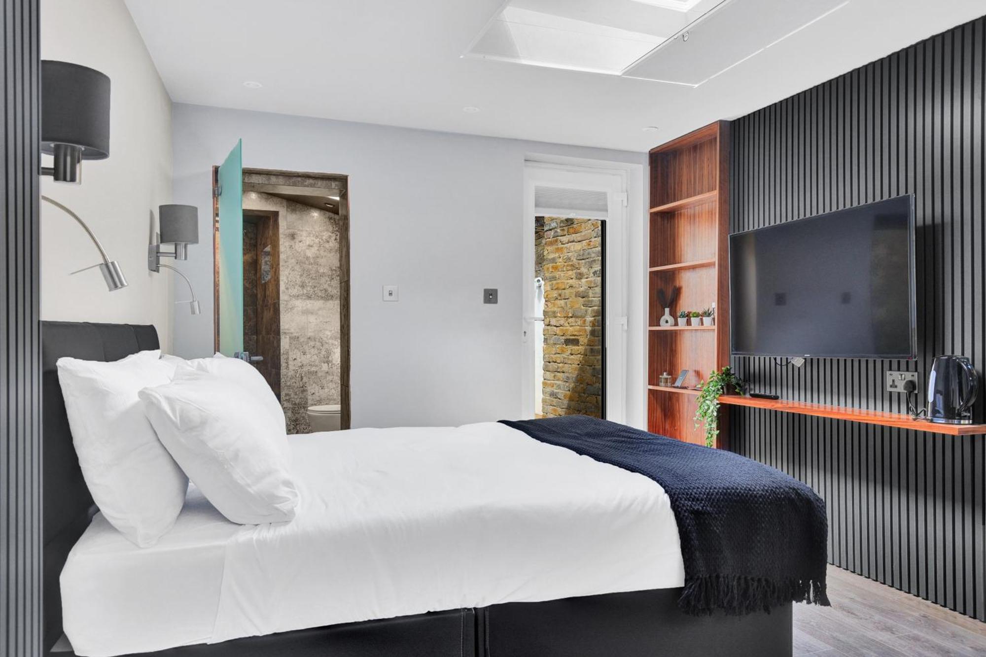 Skyline Apartment *