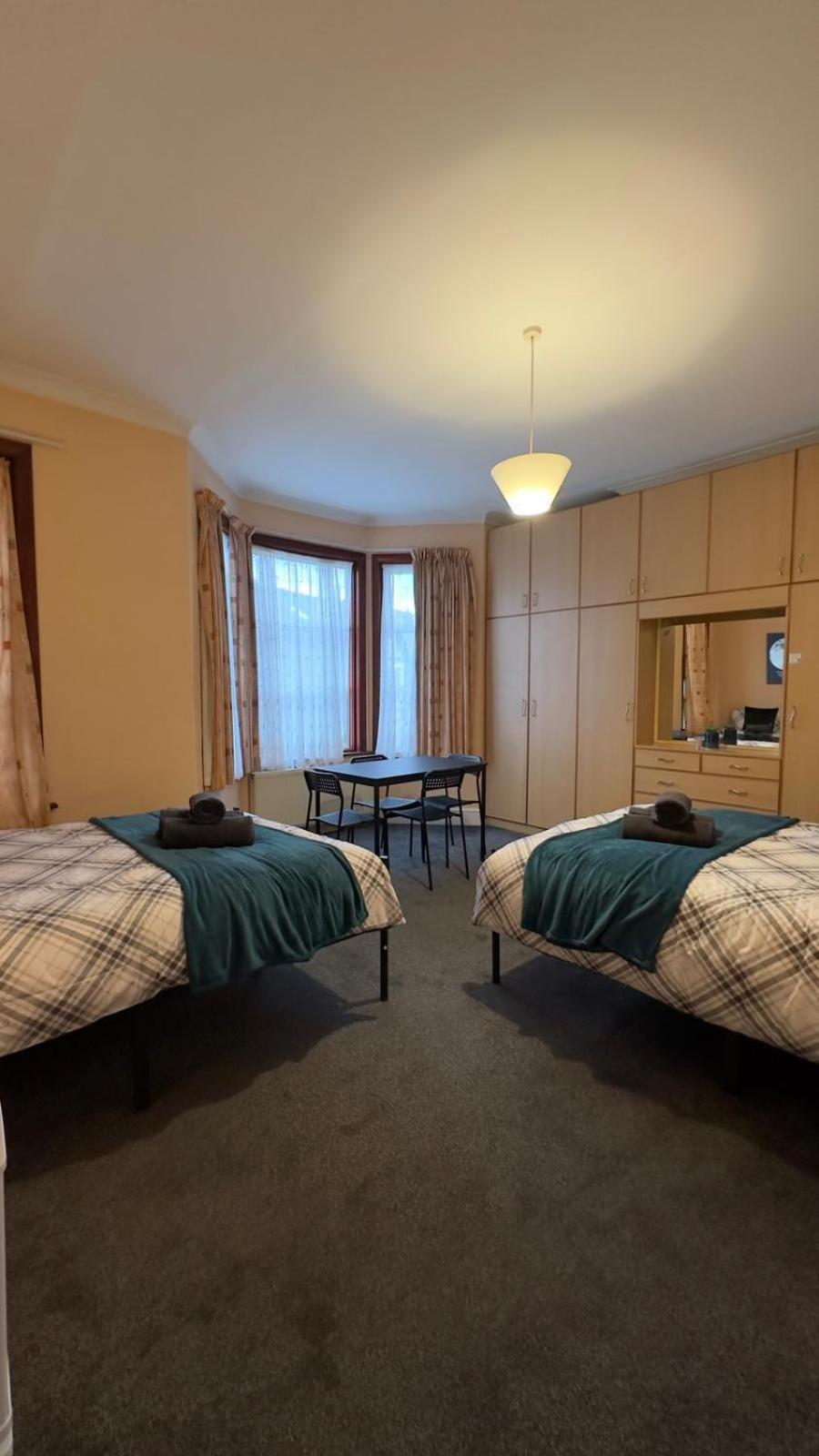 25 Minutes To 35 Guest house *