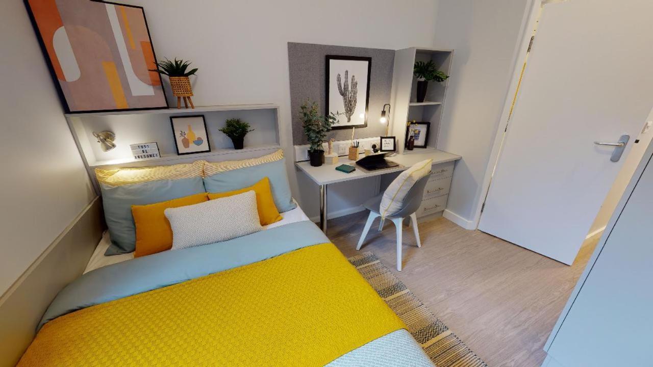 Student Only Private Ensuite At Will Wyatt Court Homestay London