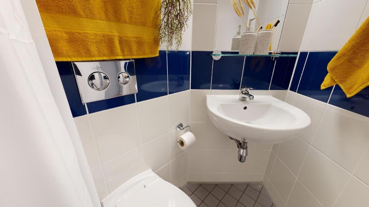 Student Only Private Ensuite At Will Wyatt Court Homestay London