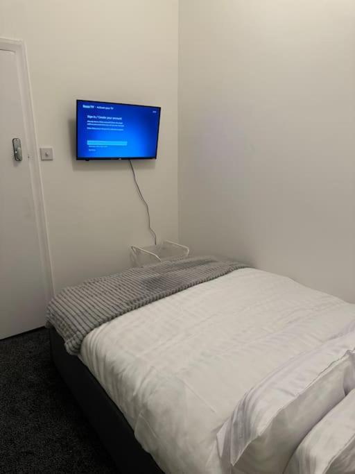 2 • Double Bed In King's Cross Apartment