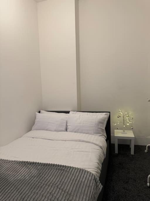 2 • Double Bed In King's Cross Apartment *