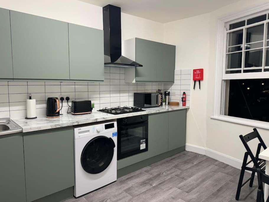2 • Double Bed In King's Cross Apartment *