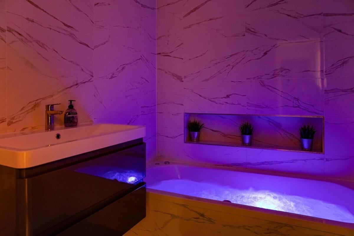 Ferienhaus Bonneville House, Private Jacuzzi And Modern Interior London