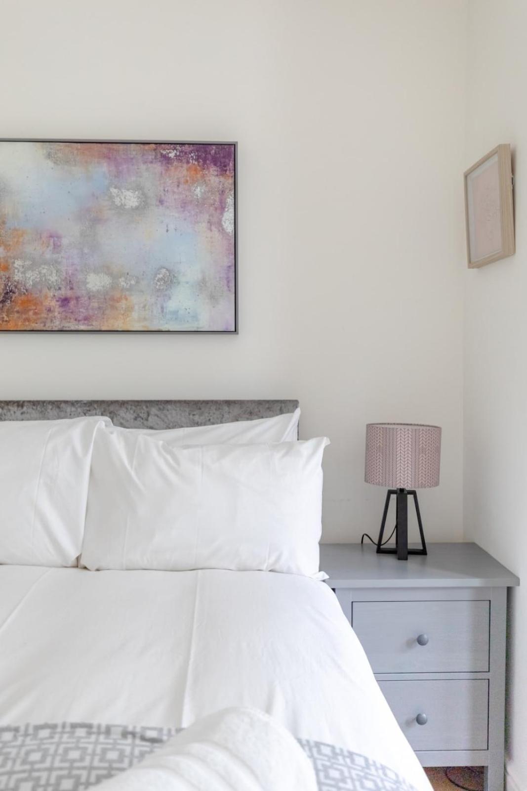 Beautifully Presented 2bd Flat Wpatio- Kensington * Londres