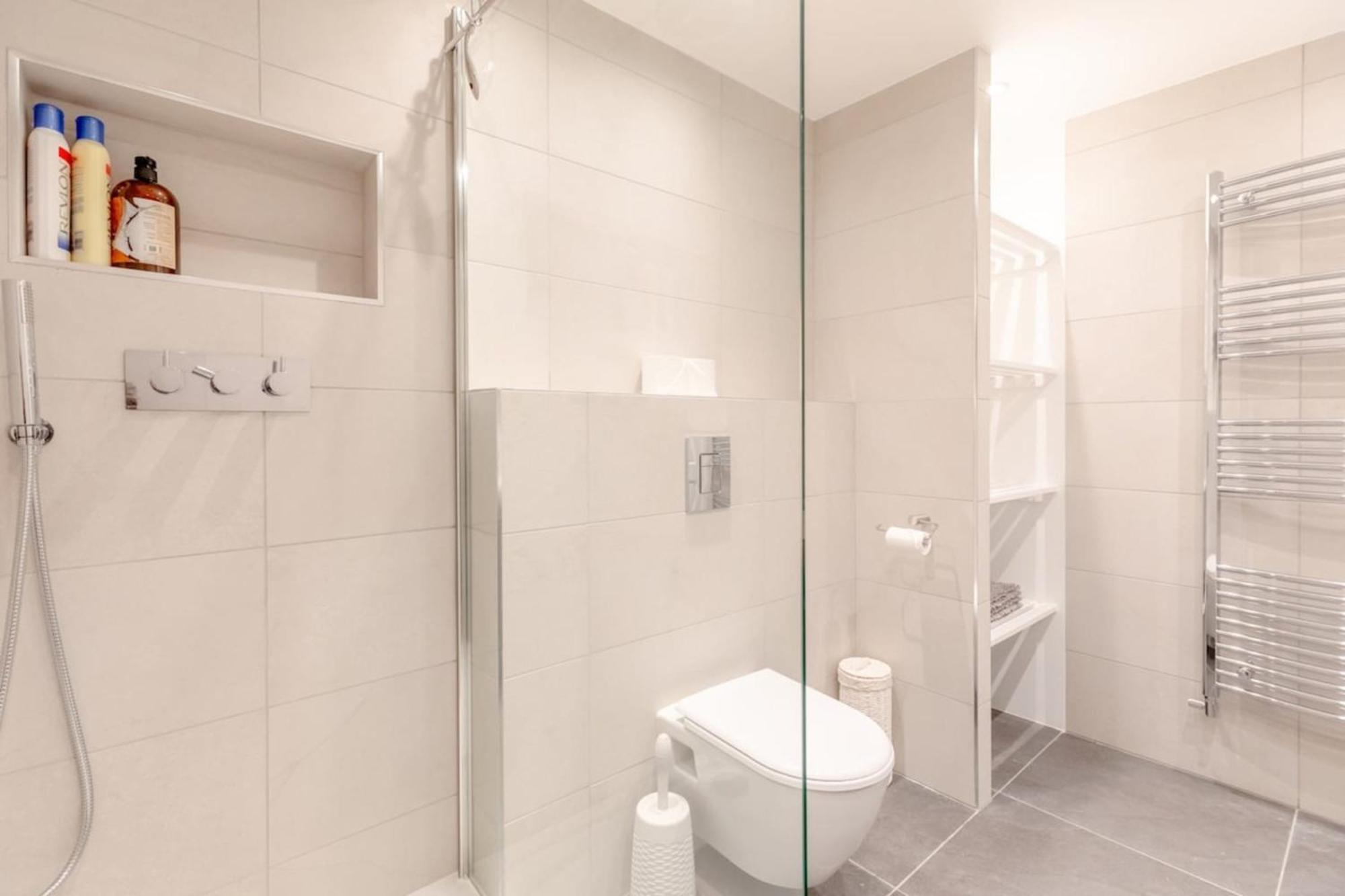 Beautifully Presented 2bd Flat Wpatio- Kensington * Londres