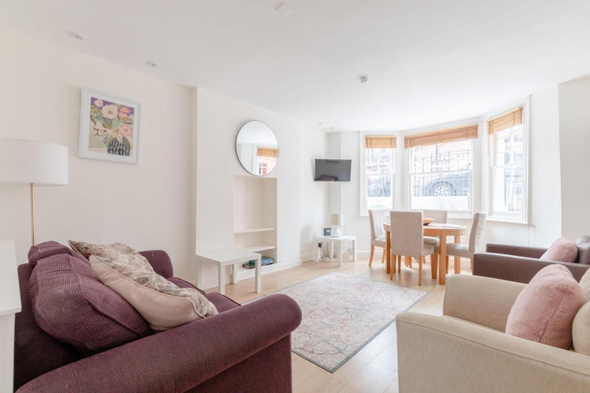 Beautifully Presented 2bd Flat Wpatio- Kensington *
