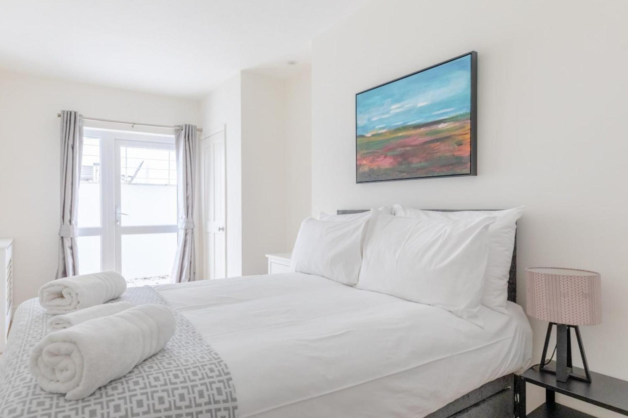 Beautifully Presented 2bd Flat Wpatio- Kensington Apartamento Londres