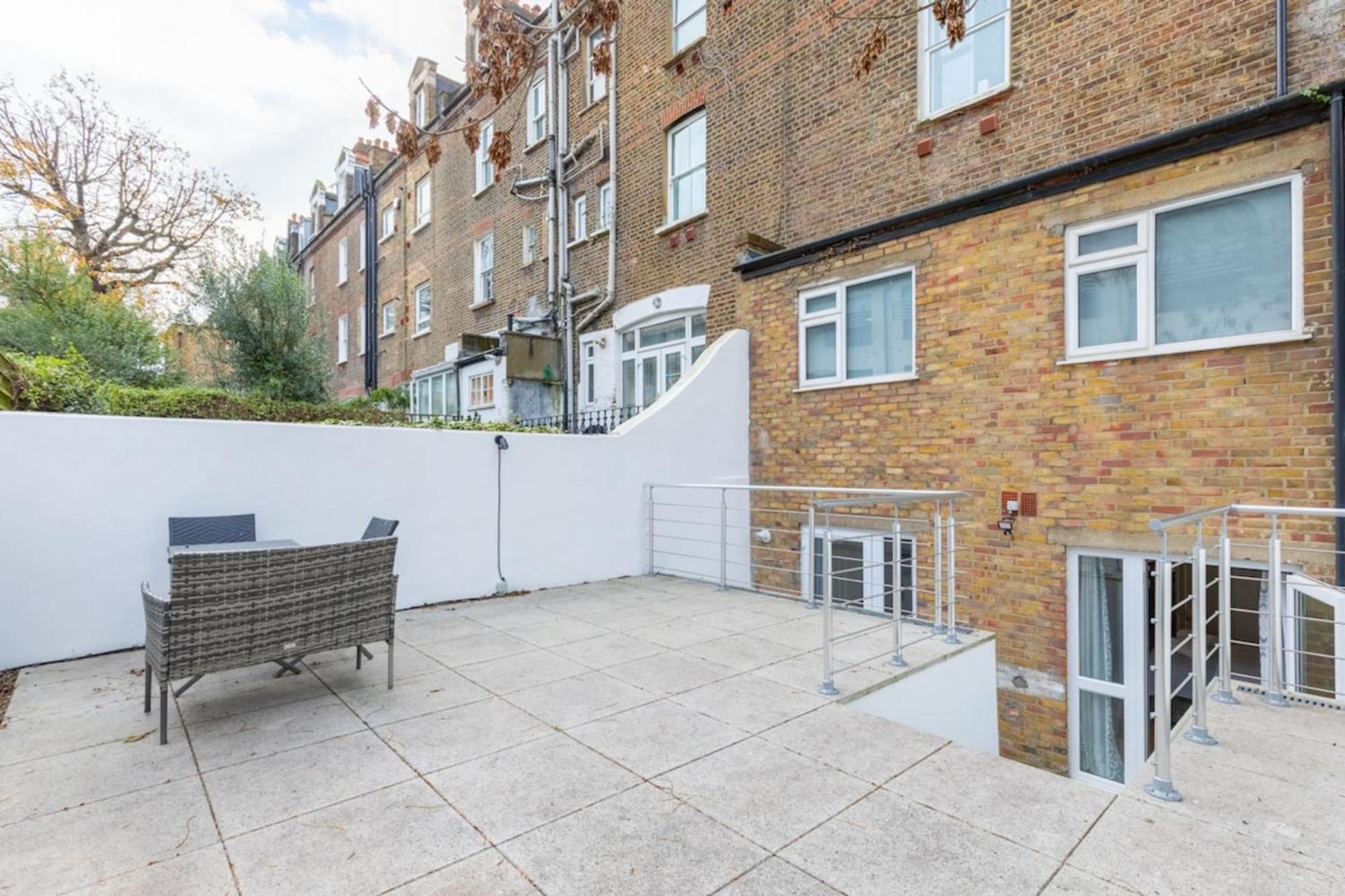 Beautifully Presented 2bd Flat Wpatio- Kensington Apartamento Londres