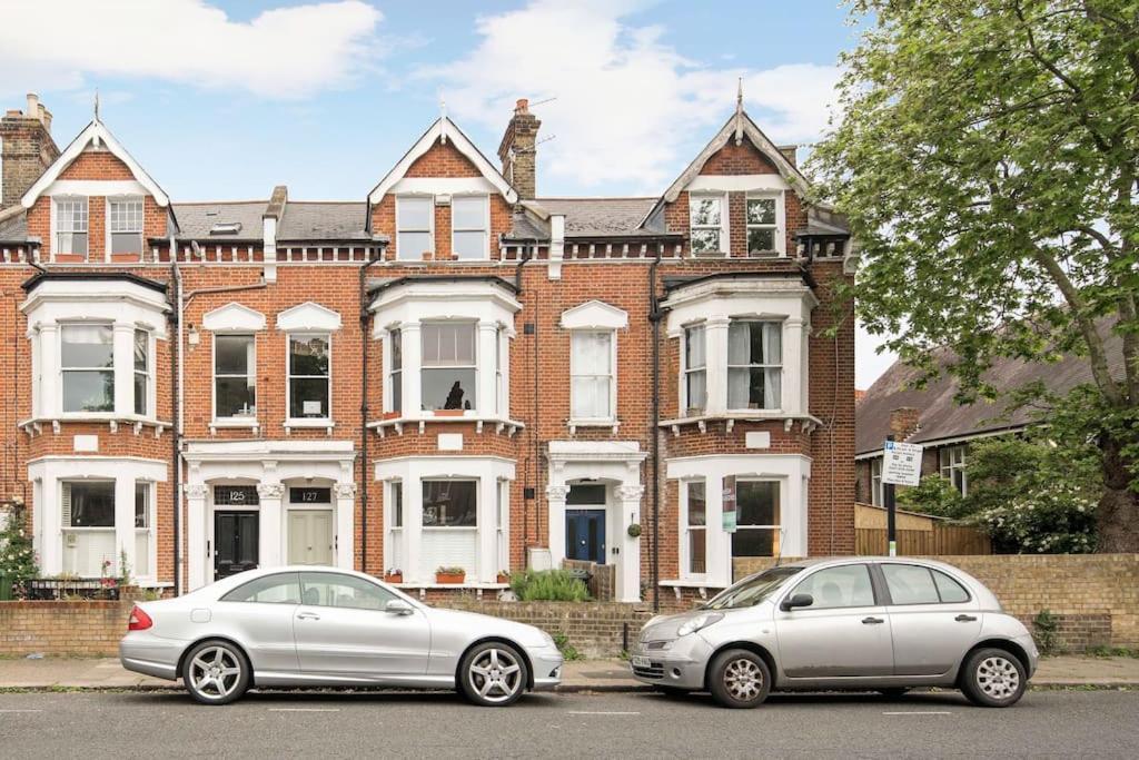 Family-friendly Garden Retreat Apartment London