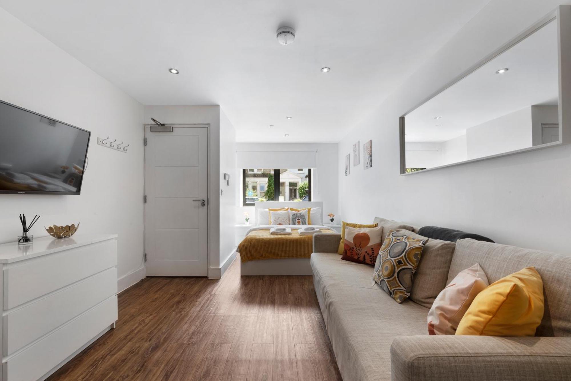 Manor House By Morethanstays Apartment London