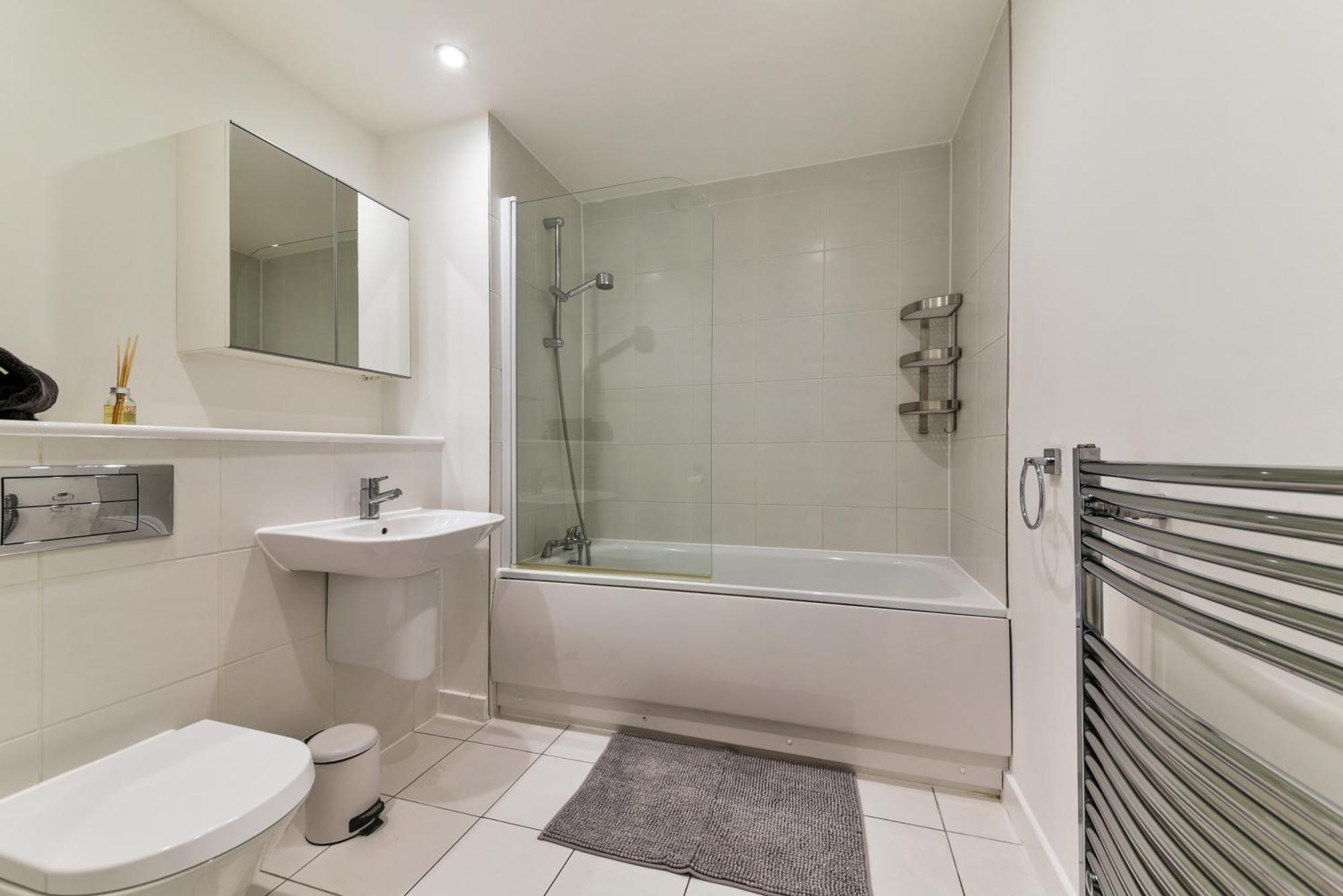 Incredible 2 Bed, 2 Bath Flat In Canary Wharf Londres