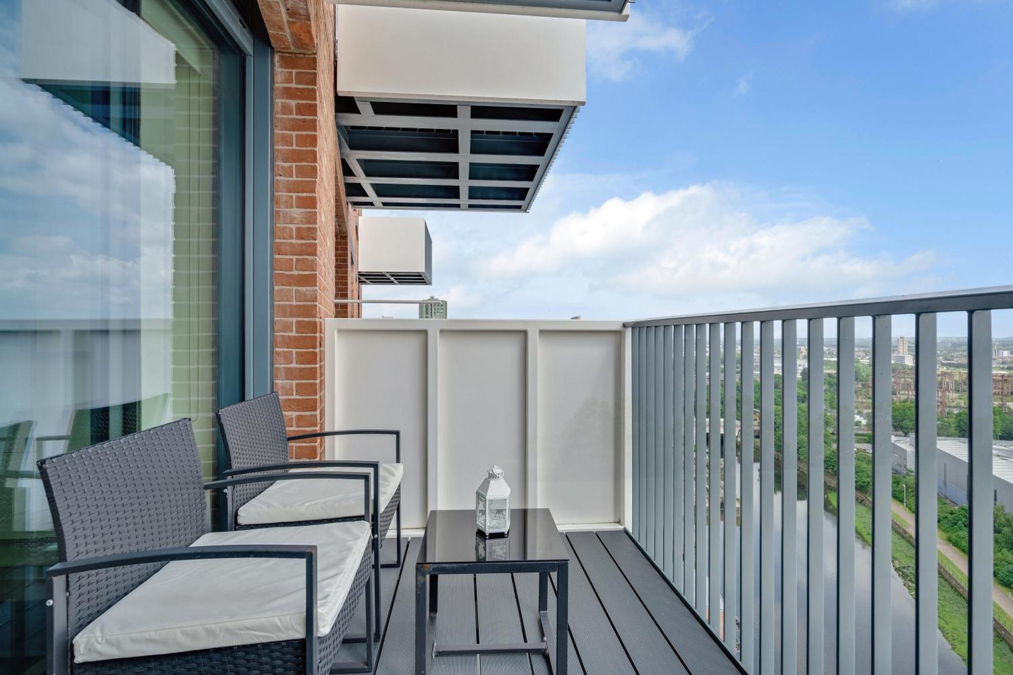 Lovely View Near Floor, 1gb Wifi, Near Canary Wharf, City, Stratford, Free Coffee, Snacks, Milk Apartment